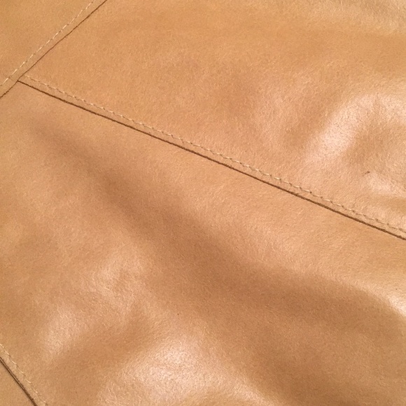 Ladies Cream Tan Leather Jacket. - Picture 7 of 7